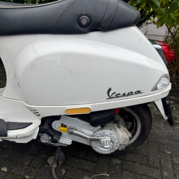 Vespa S50 S 2013 - Achterkant van de scooter