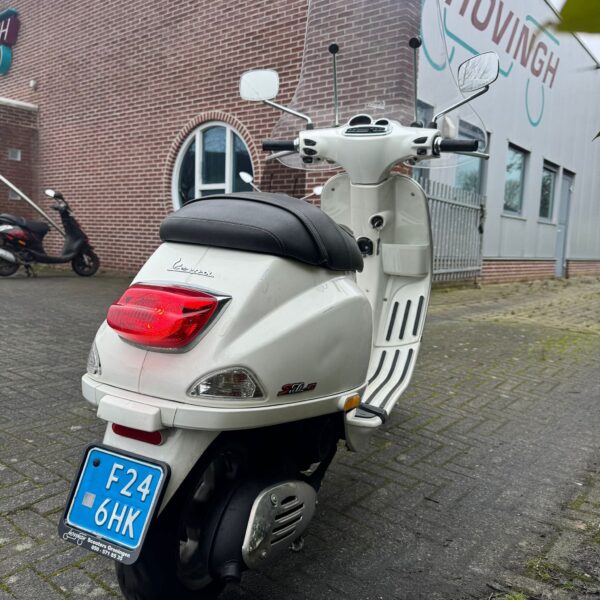 Vespa S50 S 2013 - Achterkant van de scooter