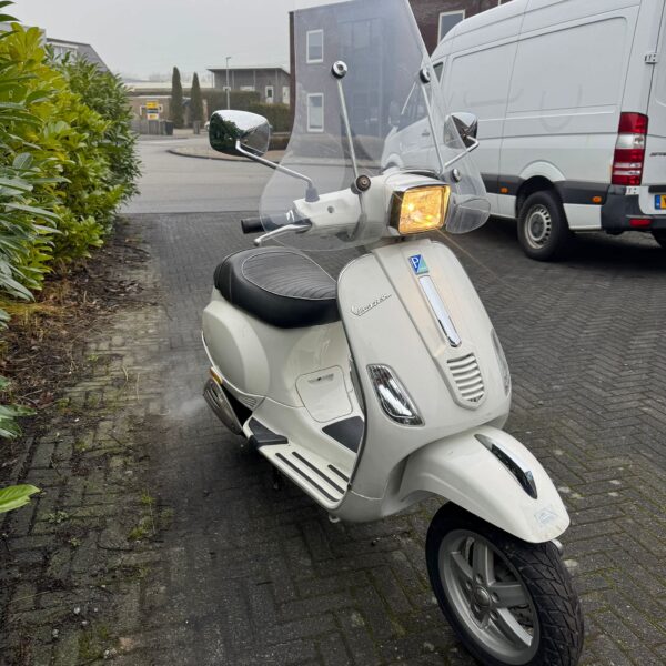 Vespa S50 S 2013 - Voorkant van de scooter