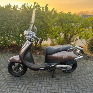 Zij aanzicht van de Sym Allo 2013 | Geel kenteken | Km stand 17205 | 3 maanden garantie | €650,-