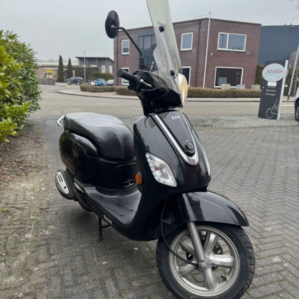 Vooraanzicht van de Sym Fiddle 3 2016 scooter, gereviseerde motor, te koop met garantie