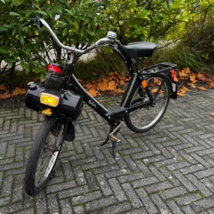 Vooraanzicht van de Solex 3800 zwarte snorbrommer te koop – klassieke bromfiets in nette staat