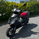 Aprilia SR Factory 2008 zwart — voorkant geel kenteken te koop bij Hovingh Scooters Groningen