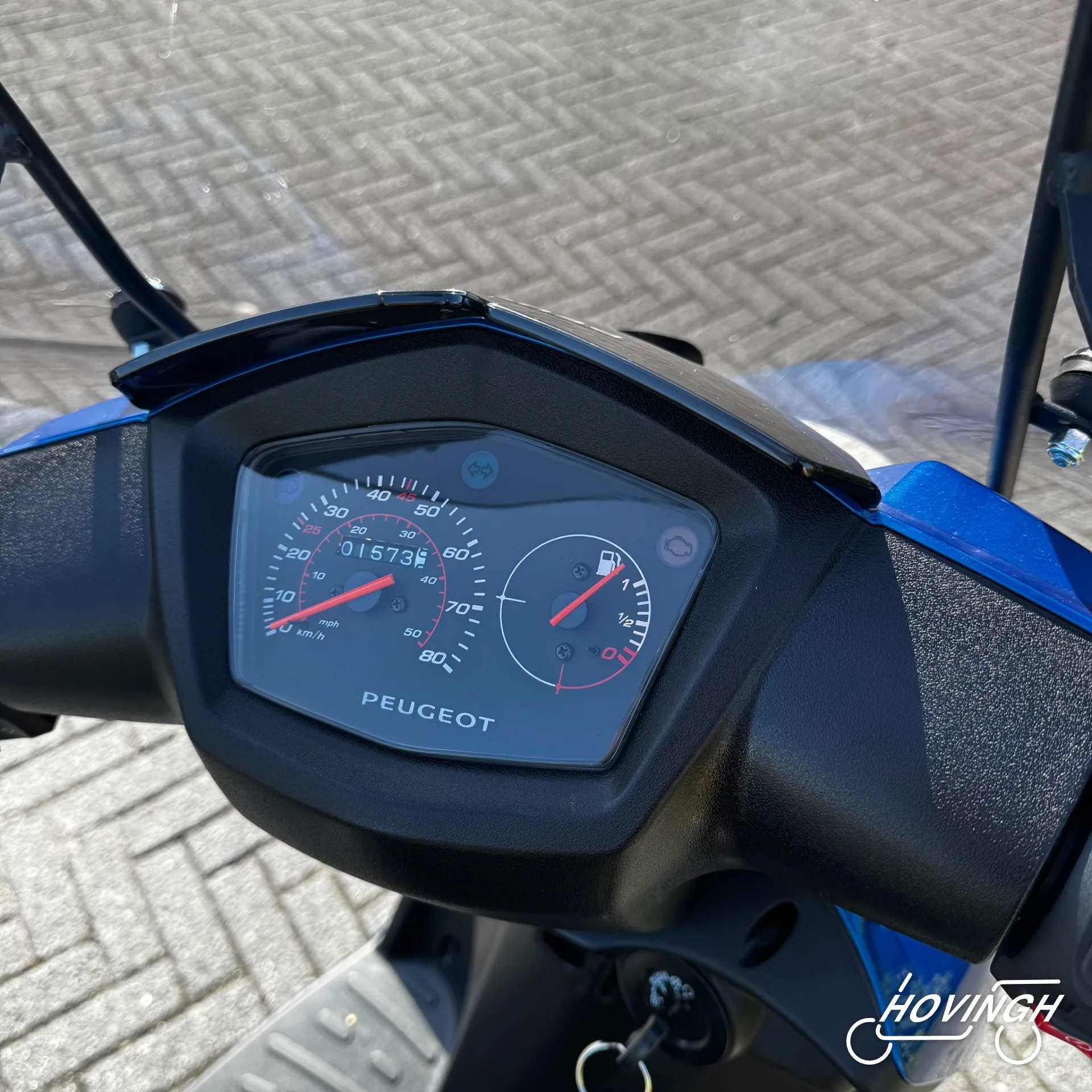Peugeot Kisbee 2019 kilometerstand display — 1573 km