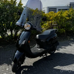 Sym Fiddle 2 2015 zwart — voorkant blauw kenteken te koop bij Hovingh Scooters Groningen