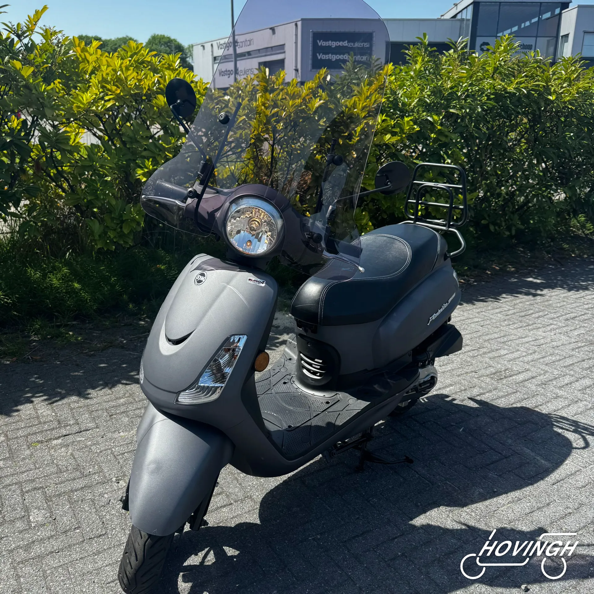 Sym Fiddle2 2020 mat grijs — voorkant geel kenteken te koop bij Hovingh Scooters Groningen