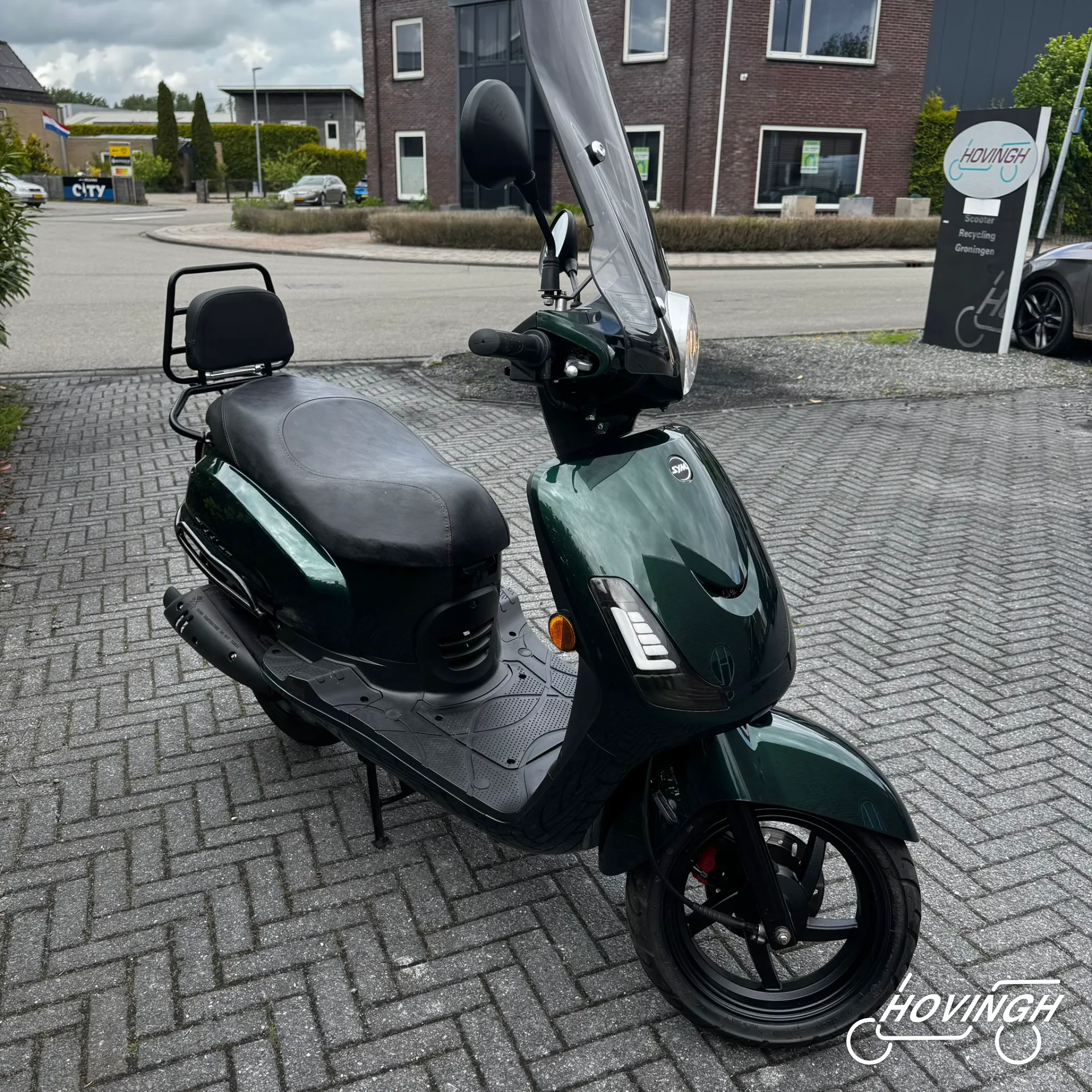 Sym Fiddle2 2020 jaguar green schuine voorkant rechts geel kenteken