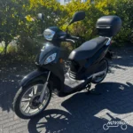 Sym Symphony 50 2010 zwart — voorkant geel kenteken te koop bij Hovingh Scooters Groningen