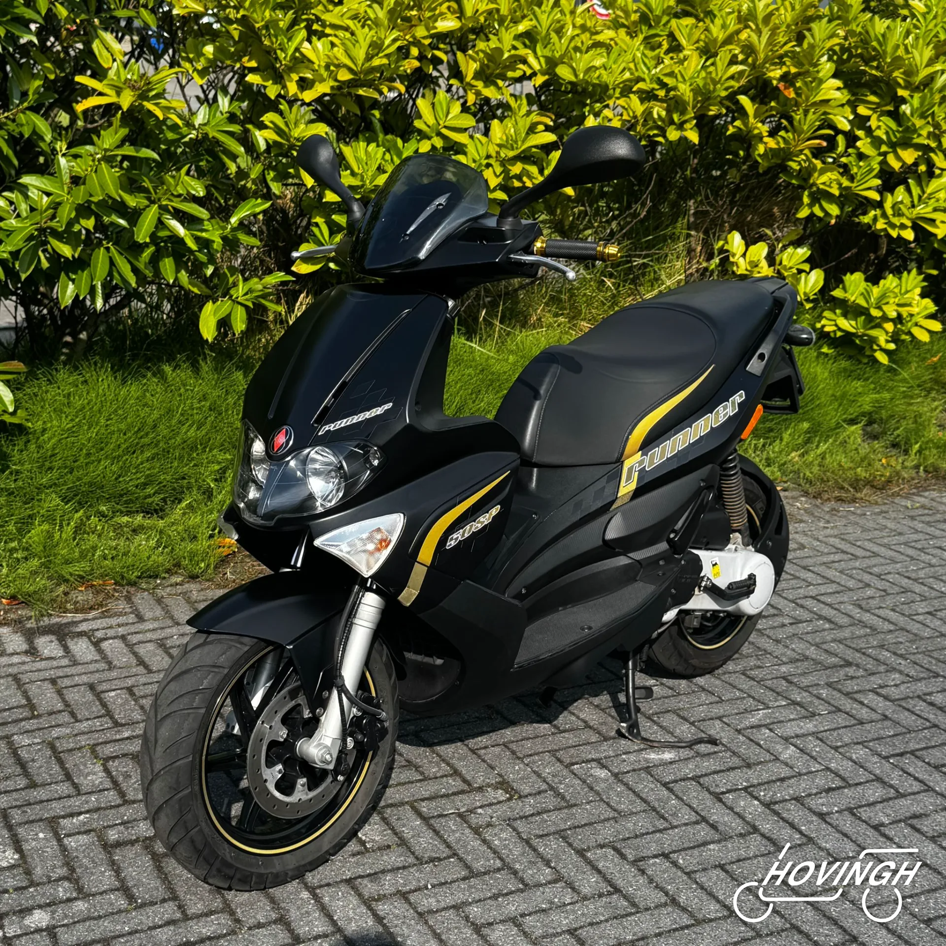 Gilera Runner RST 2008 black — voorkant geel kenteken te koop bij Hovingh Scooters Groningen