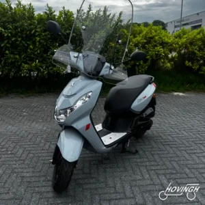 Peugeot Kisbee 2021 Nardo Grey — voorkant geel kenteken te koop bij Hovingh Scooters Groningen