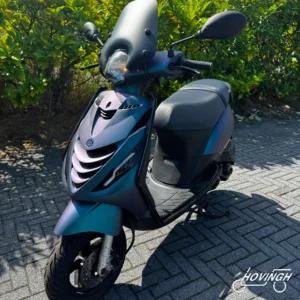 Piaggio zip 4T mat cameleon 2006 zwart — voorkant geel kenteken te koop bij Hovingh Scooters Groningen