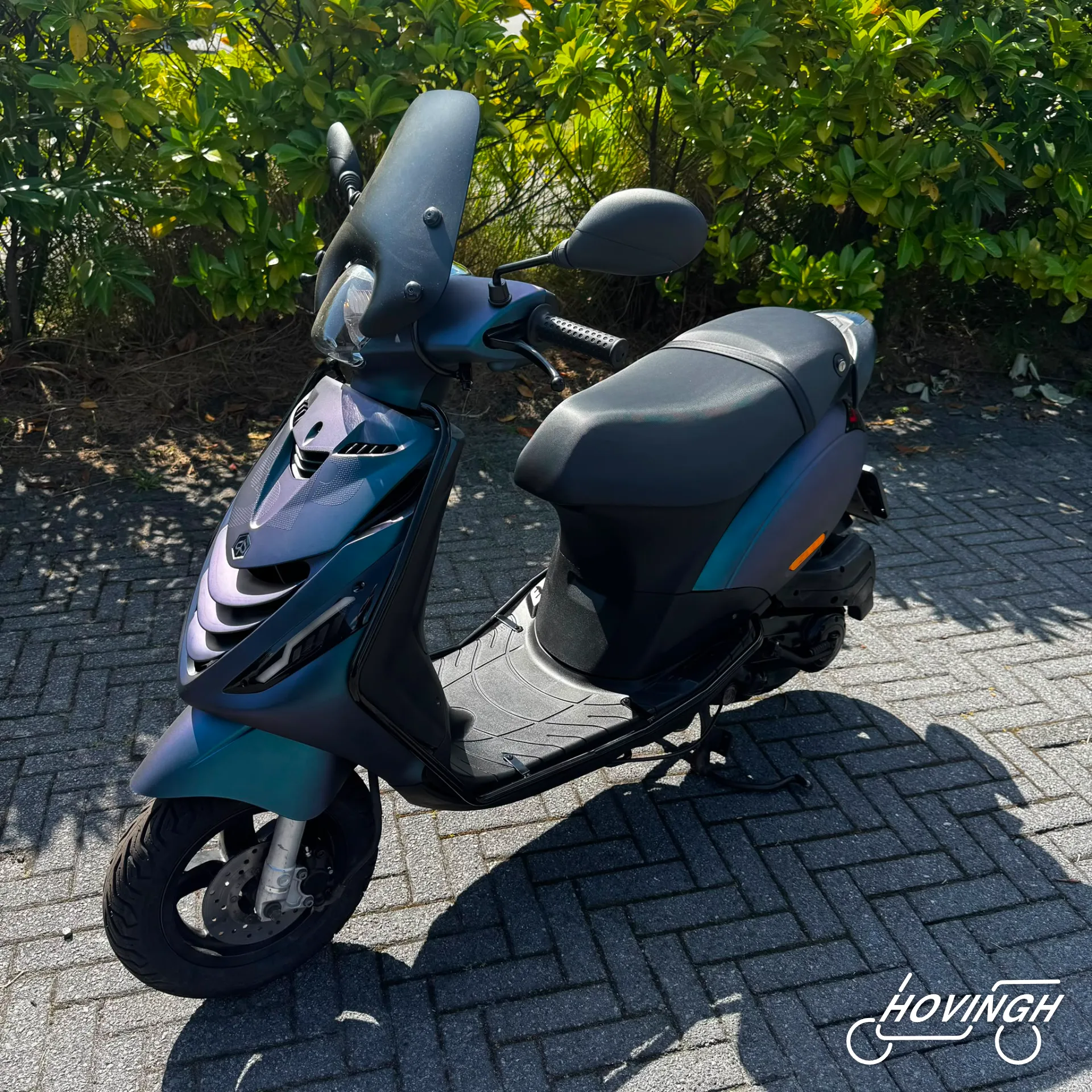 Piaggio zip 4T mat cameleon 2006 zwart voorkant aanzicht geel kenteken