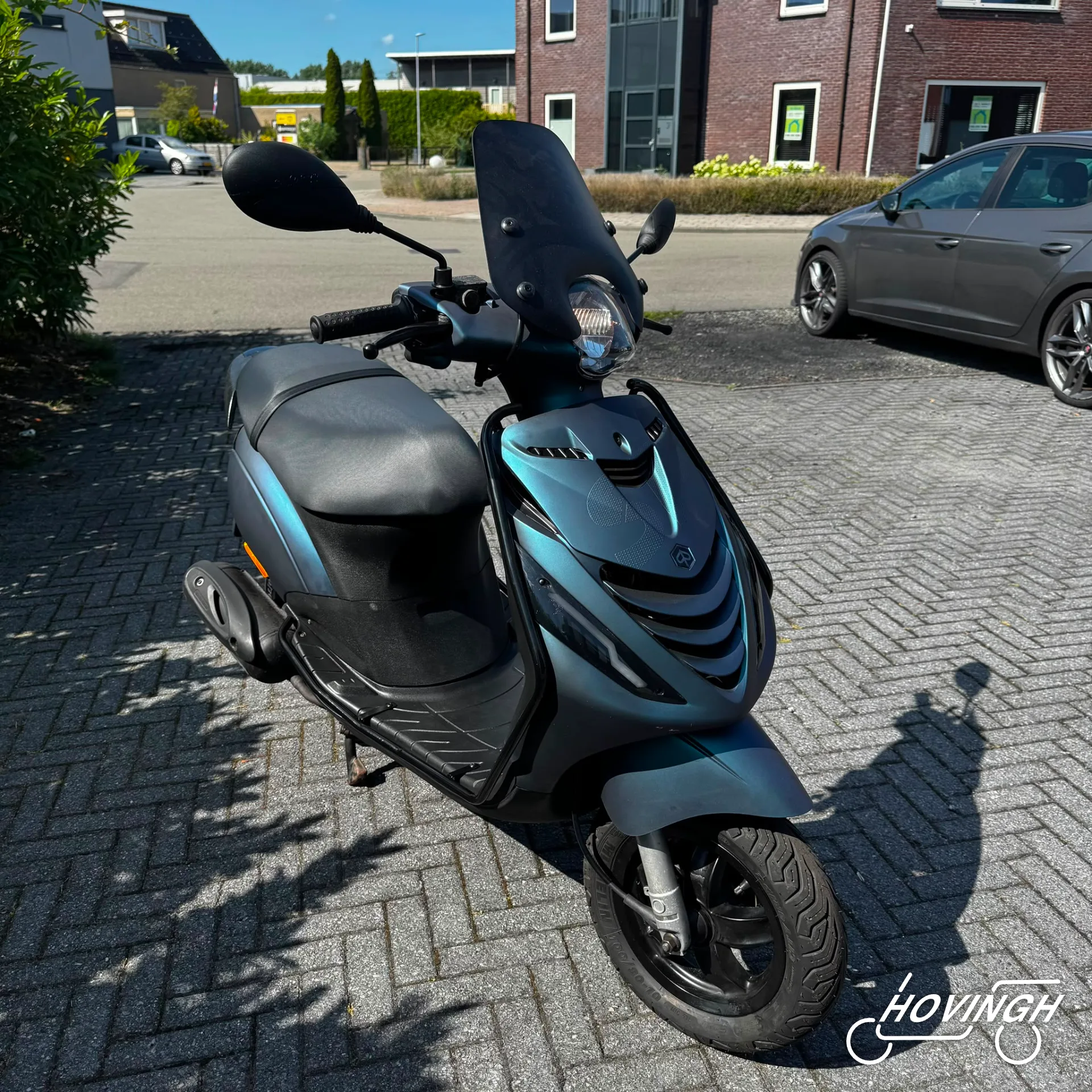 Piaggio zip 4T mat cameleon 2006 zwart schuine voorkant rechts geel kenteken