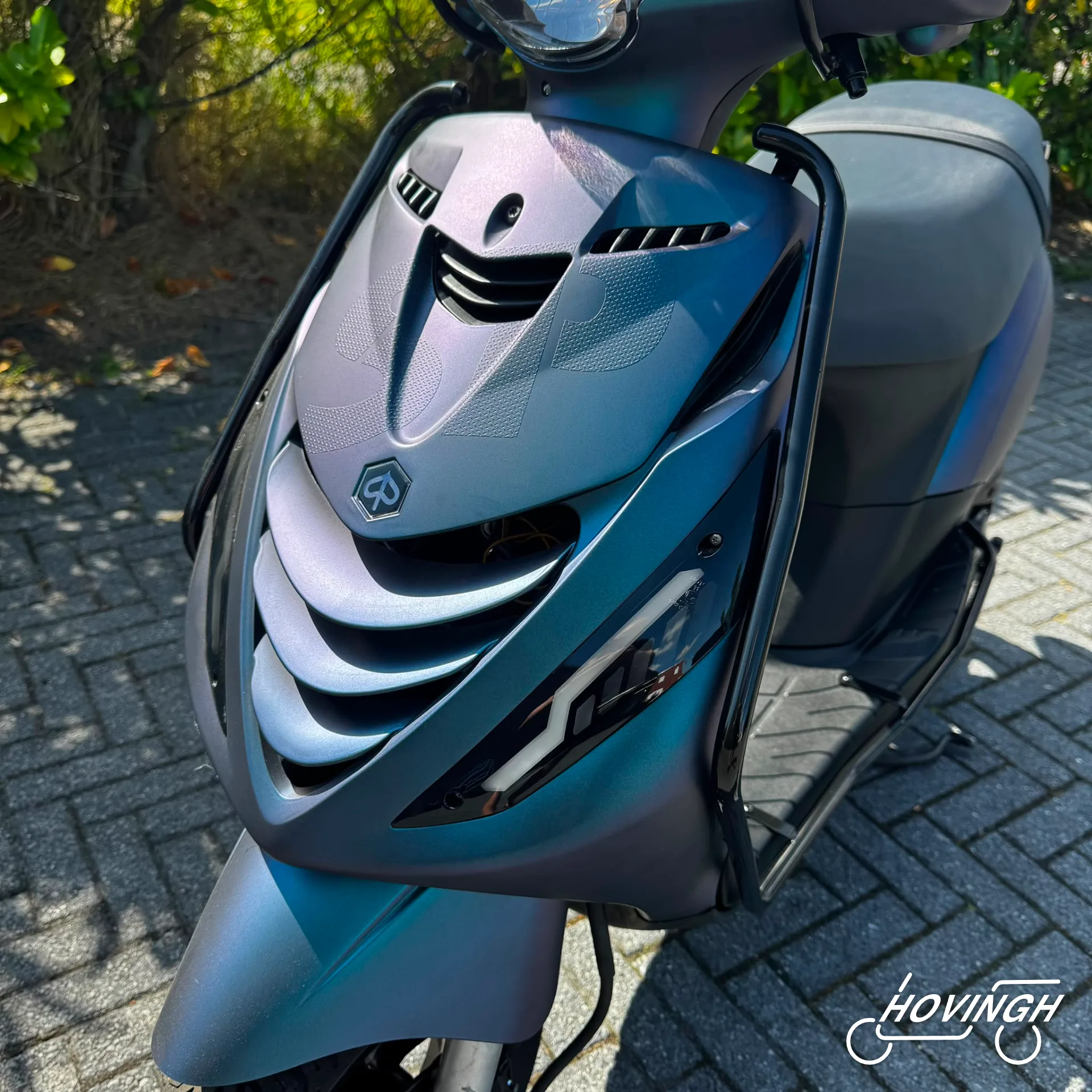 Piaggio zip 4T mat cameleon 2006 zwart voorkant aanzicht geel kenteken (2)