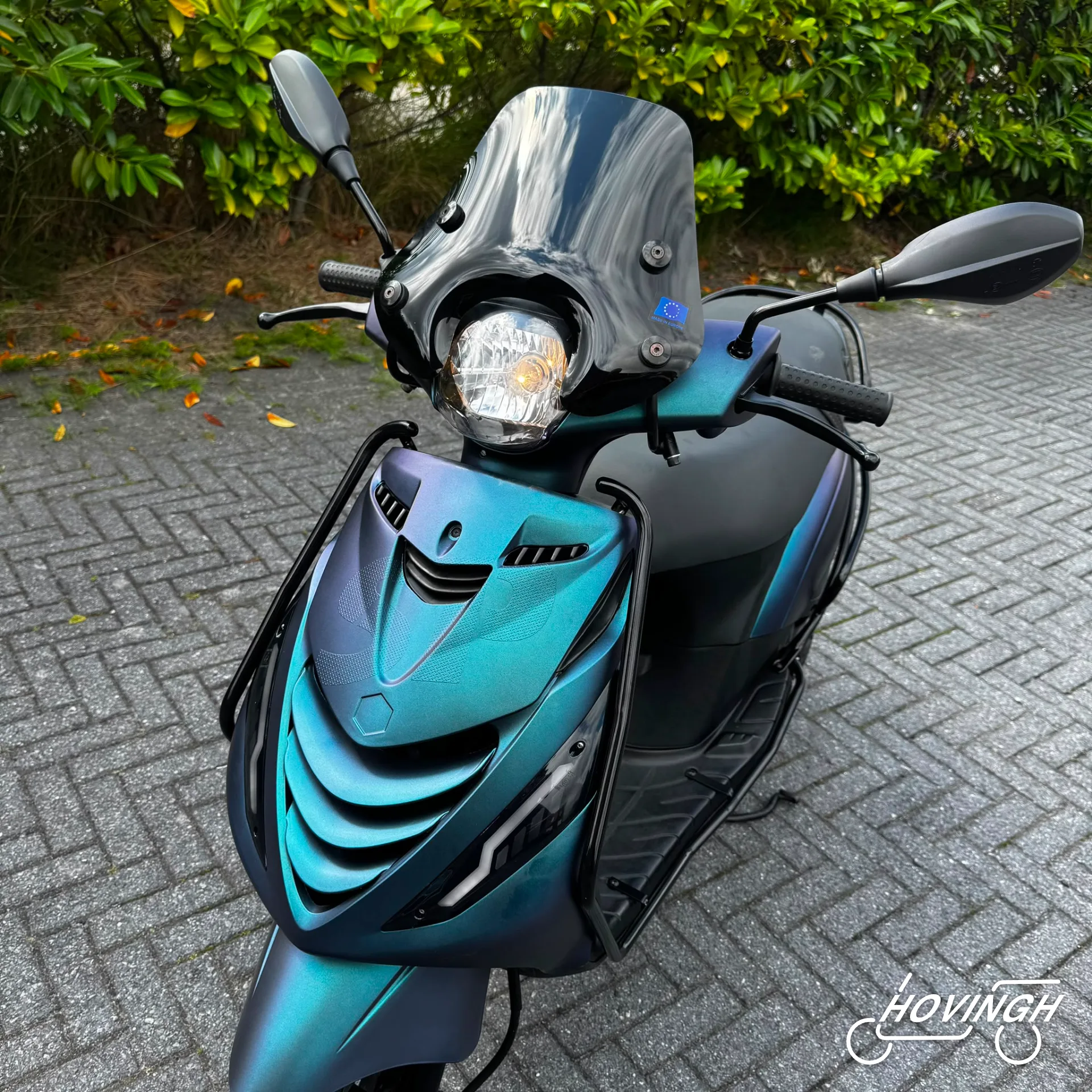 Piaggio Zip 4T 2020 metallic blauw met paars (mix) voorkant aanzicht geel kenteken