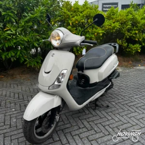 Sym Fiddle 2 2018 grijs / creme — voorkant geel kenteken te koop bij Hovingh Scooters Groningen