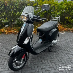Vespa S125 2009 zwart — voorkant geel kenteken te koop bij Hovingh Scooters Groningen