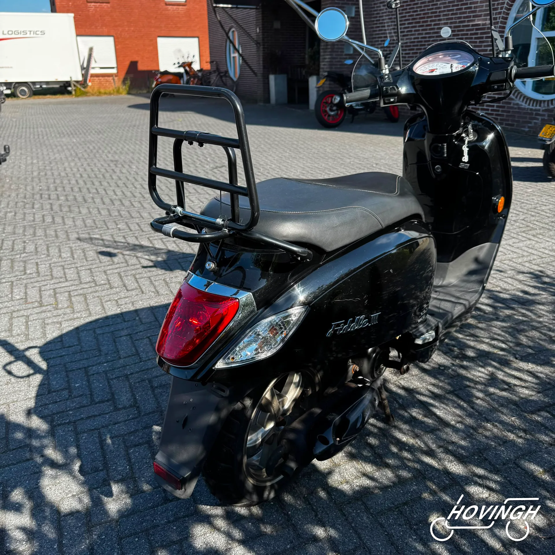 Sym Fiddle 3 2017 zwart schuine achterkant rechts