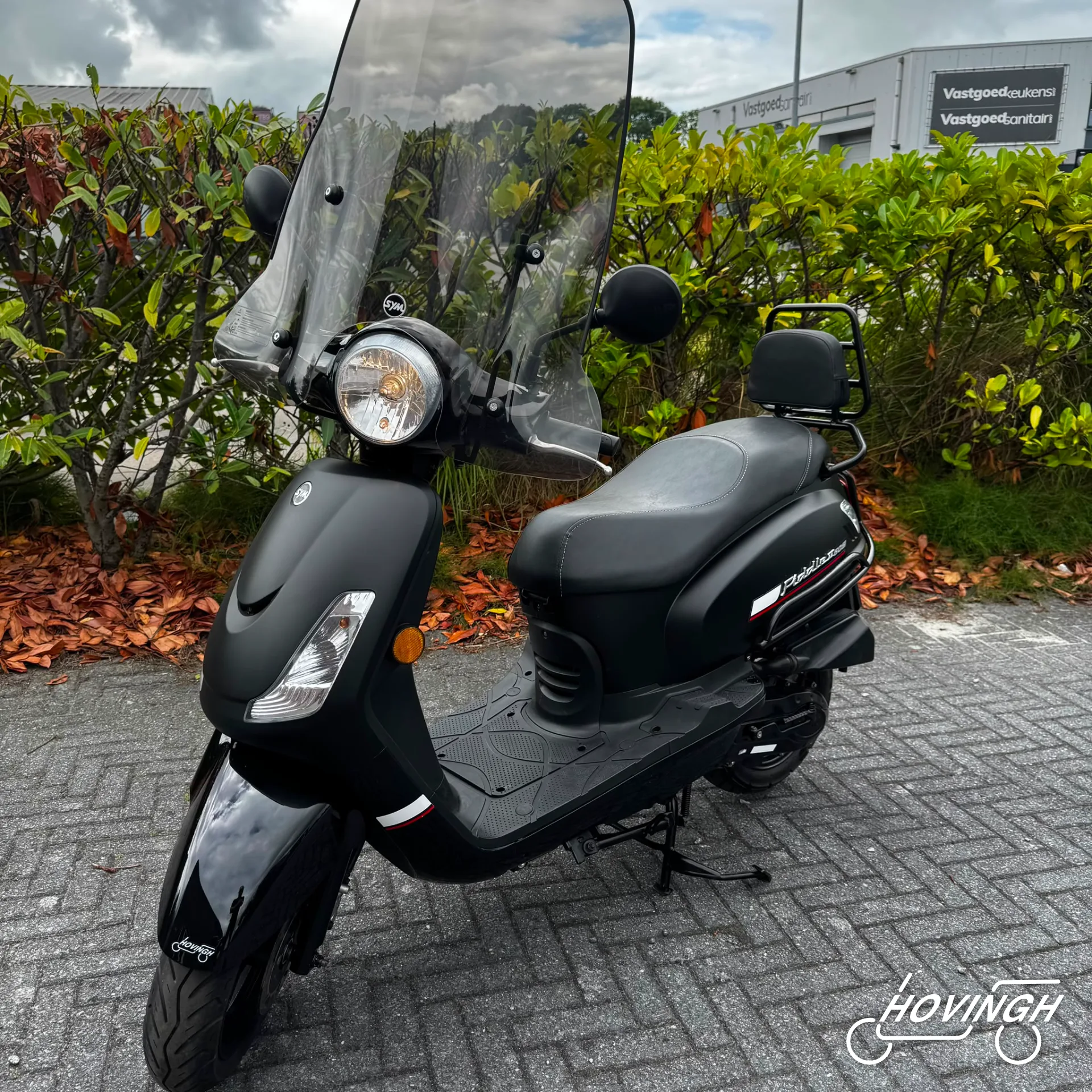 Sym Fiddle2 2020 mat zwart — voorkant geel kenteken te koop bij Hovingh Scooters Groningen