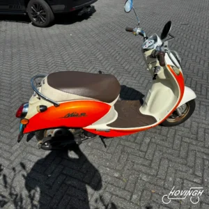 Sym Mio 2009 wit en oranje rechterzijkant