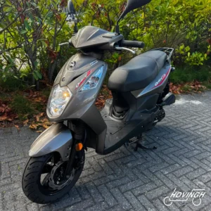 Sym Orbit 2 2020 grijs — voorkant geel kenteken te koop bij Hovingh Scooters Groningen