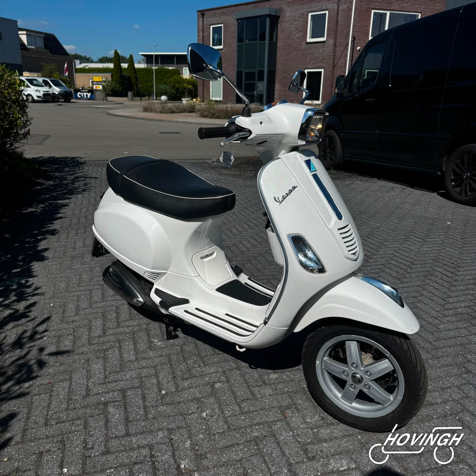 Vespa S 125cc A1 2009 wit schuine voorkant rechts geel kenteken