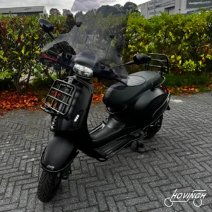 Vespa Sprint Notte 2020 mat zwart — voorkant geel kenteken te koop bij Hovingh Scooters Groningen
