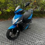 Kymco Agility 16 2016 blauw — voorkant blauw kenteken te koop bij Hovingh Scooters Groningen