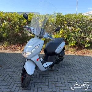 Peugeot Kisbee Nardo 2020 grey — voorkant geel kenteken te koop bij Hovingh Scooters Groningen