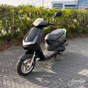 Peugeot new vivacity 2014 zwart — voorkant geel kenteken te koop bij Hovingh Scooters Groningen