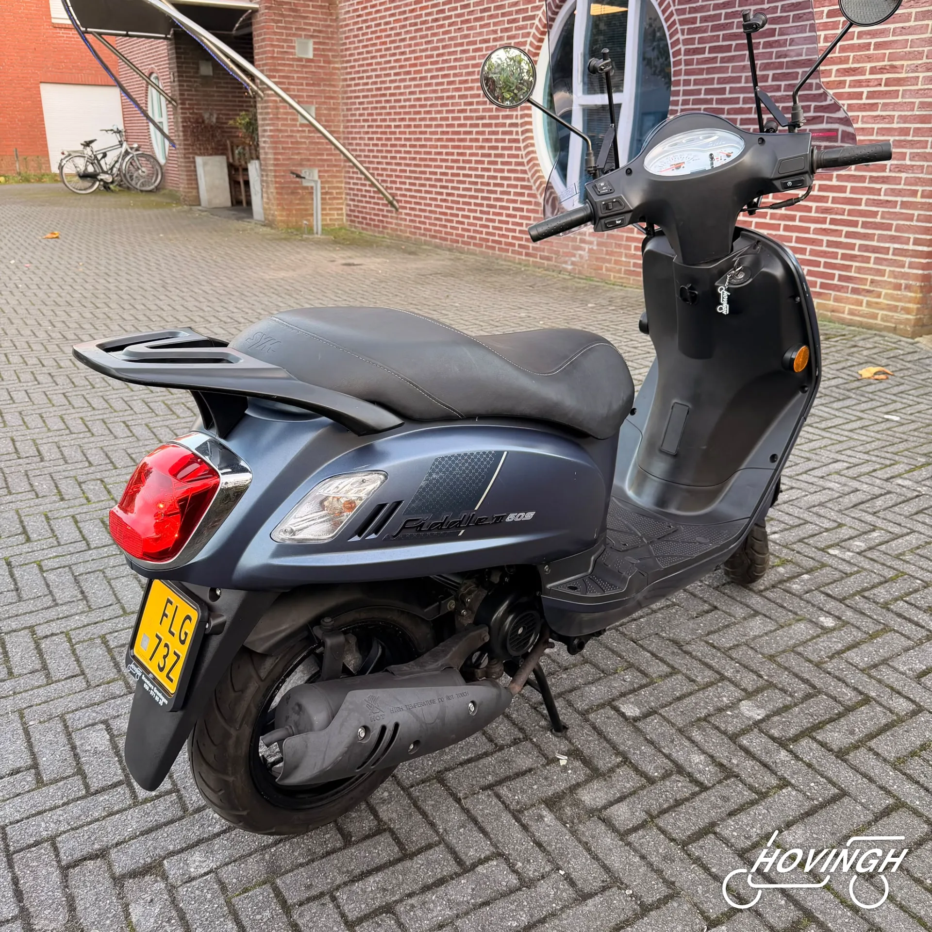 Sym Fiddle 2 2022 mat blauw schuine achterkant rechts