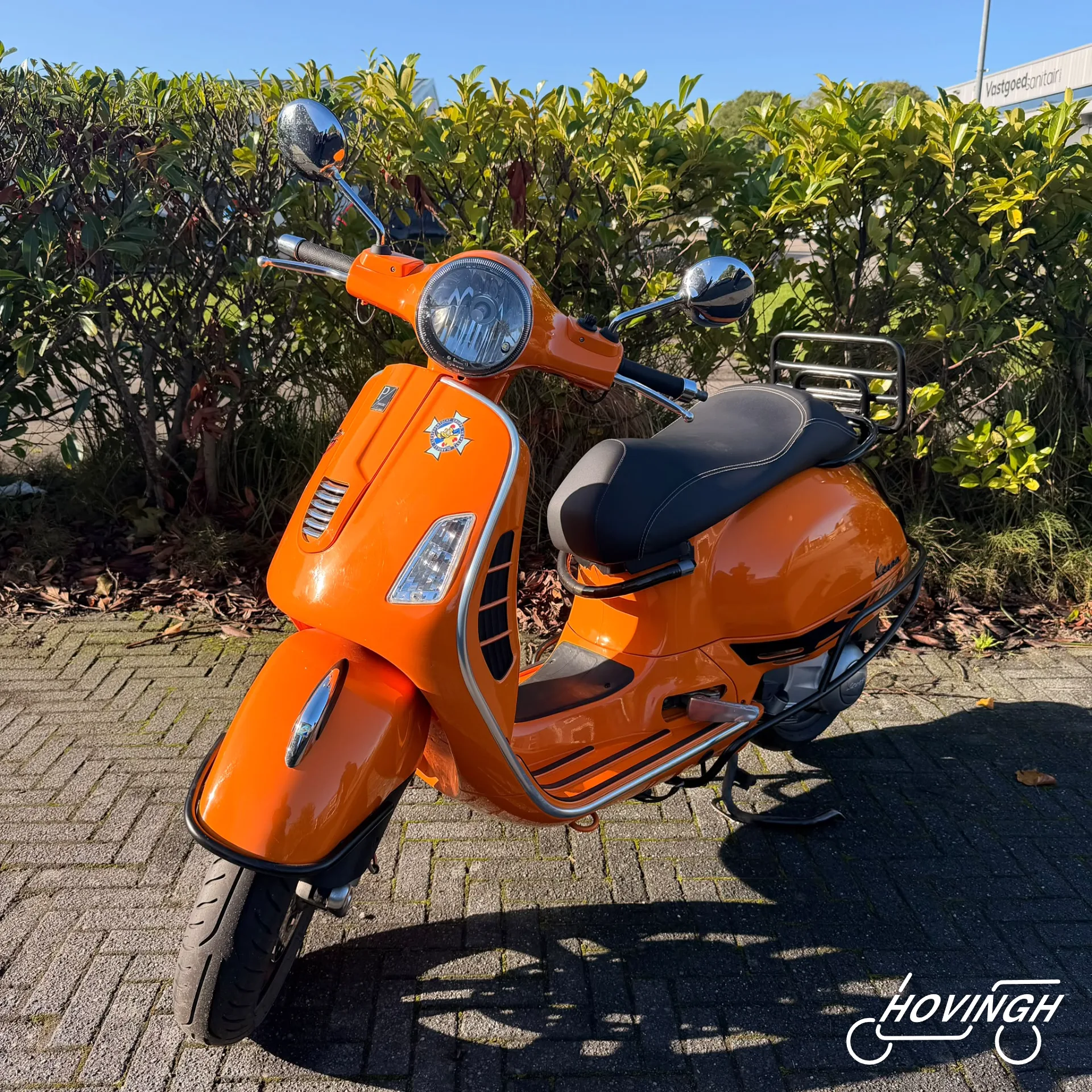 Vespa GTS 300 2014 zwart — voorkant geel kenteken te koop bij Hovingh Scooters Groningen