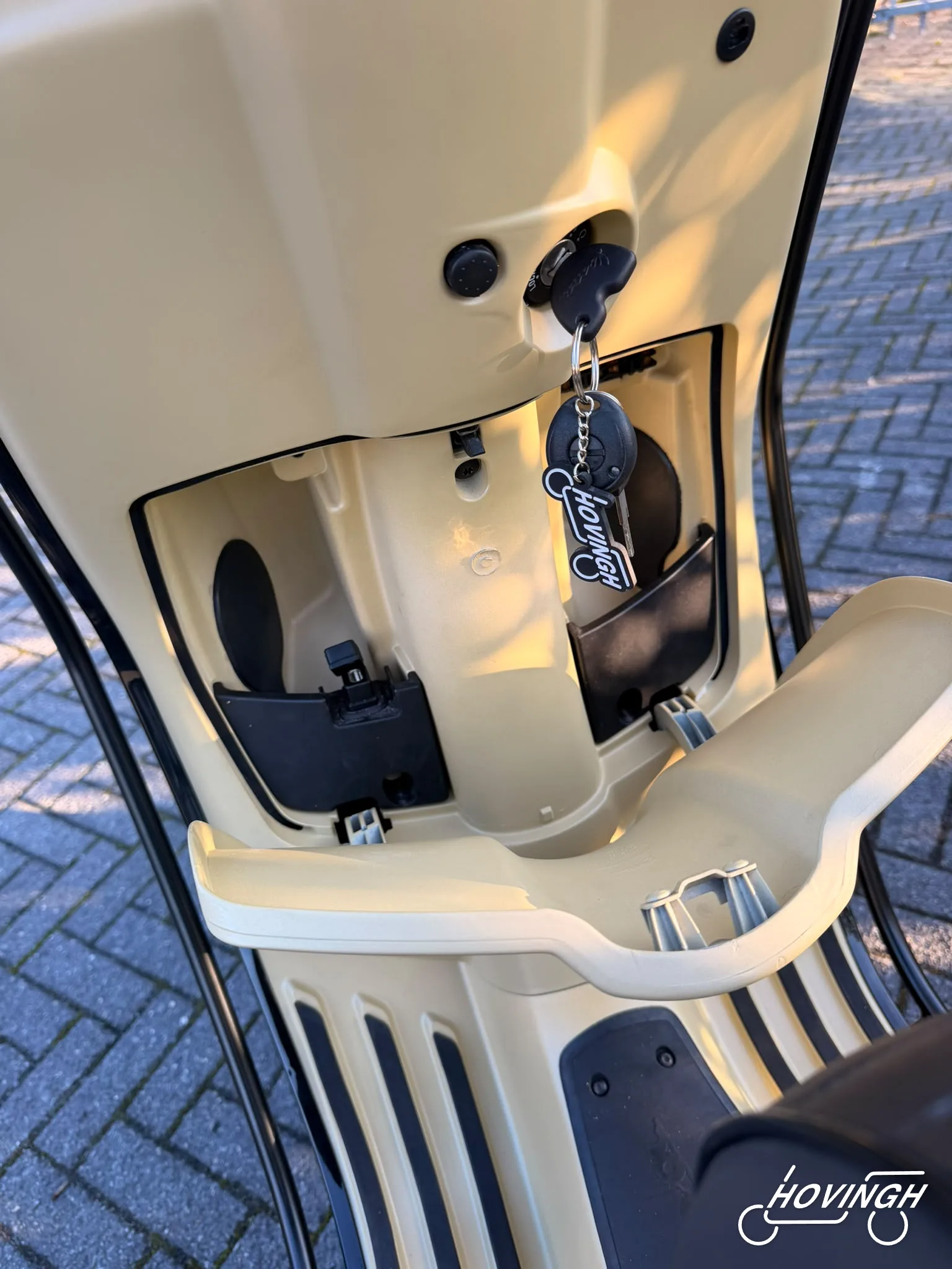 Vespa Sprint Custom paint 2021 contactslot en sleutelhanger (3)