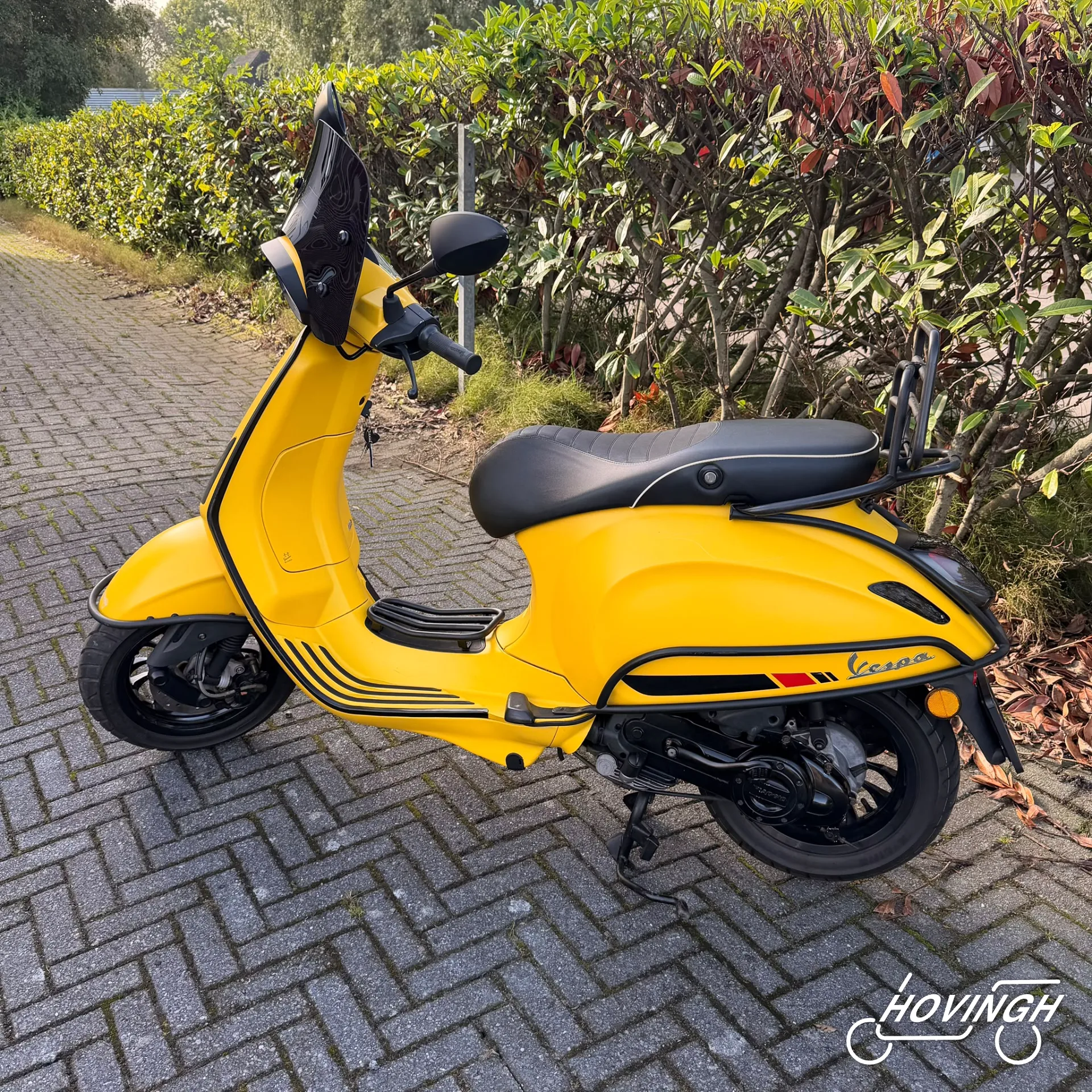 Vespa Sprint Mat Geel 2017 zwart linkerzijkant
