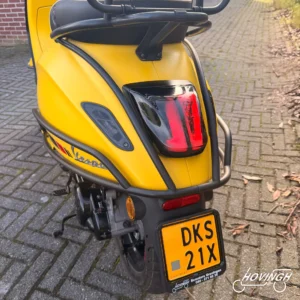 Vespa Sprint Mat Geel 2017 nummerplaat geel kenteken